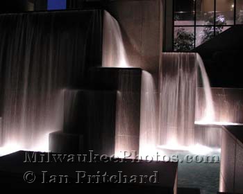 Photograph of NM Fountains At Night from www.MilwaukeePhotos.com (C) Ian Pritchard